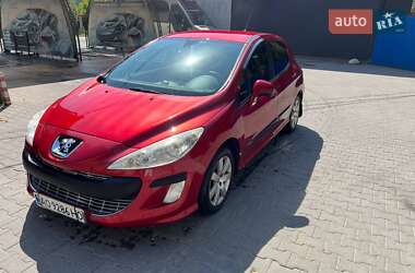 Хэтчбек Peugeot 308 2008 в Рахове