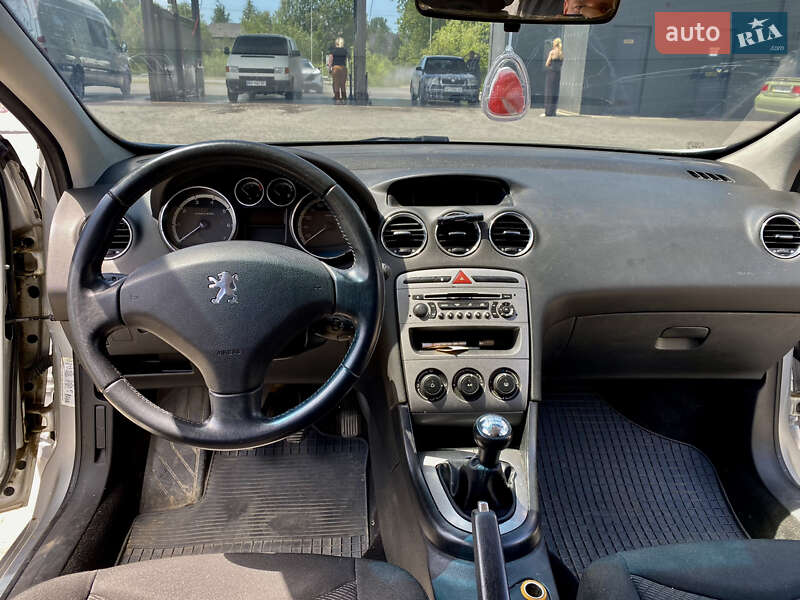 Хэтчбек Peugeot 308 2008 в Надворной