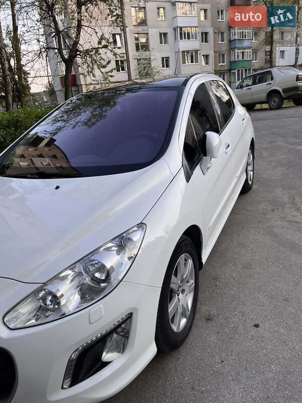 Хетчбек Peugeot 308 2012 в Славуті