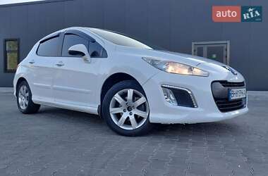 Хетчбек Peugeot 308 2012 в 