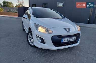 Хетчбек Peugeot 308 2012 в 