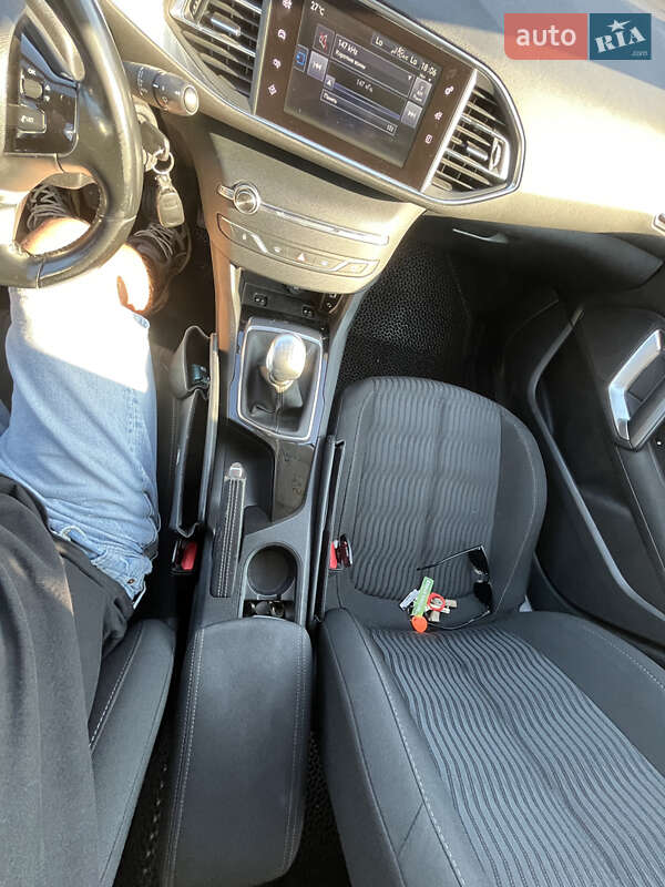 Універсал Peugeot 308 2016 в Виноградові