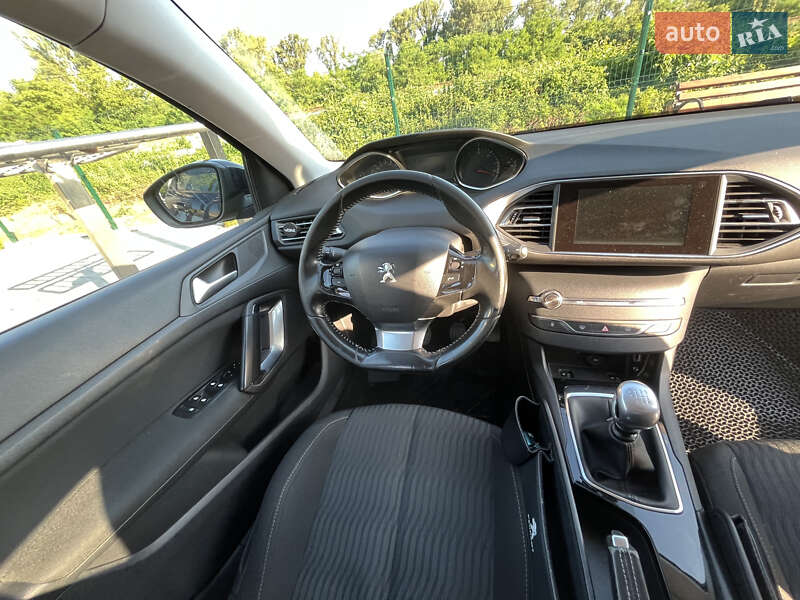 Універсал Peugeot 308 2016 в Виноградові