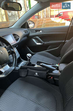 Універсал Peugeot 308 2016 в Виноградові