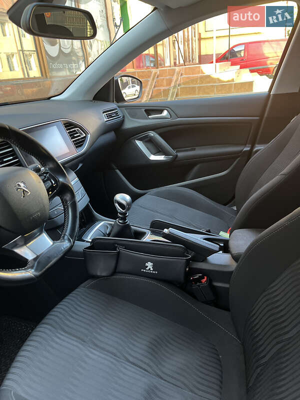 Універсал Peugeot 308 2016 в Виноградові