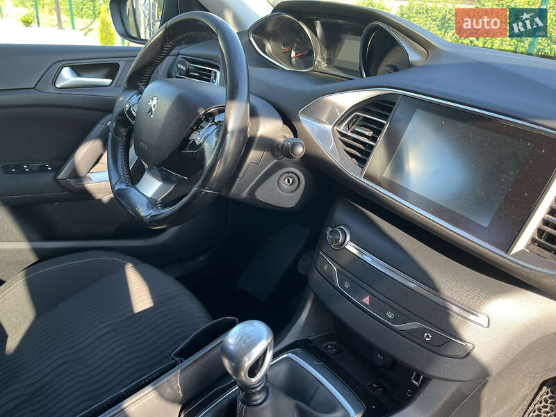 Універсал Peugeot 308 2016 в Виноградові