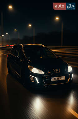 Універсал Peugeot 308 2011 в Ужгороді