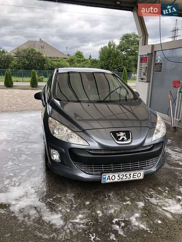 Хетчбек Peugeot 308 2009 в 