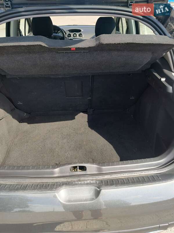 Хэтчбек Peugeot 308 2009 в Остроге