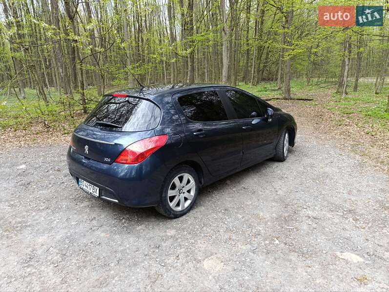 Хэтчбек Peugeot 308 2011 в 