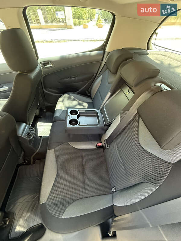 Хетчбек Peugeot 308 2012 в Дніпрі