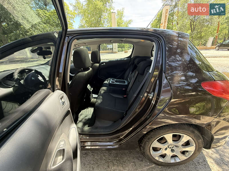 Хетчбек Peugeot 308 2012 в Дніпрі