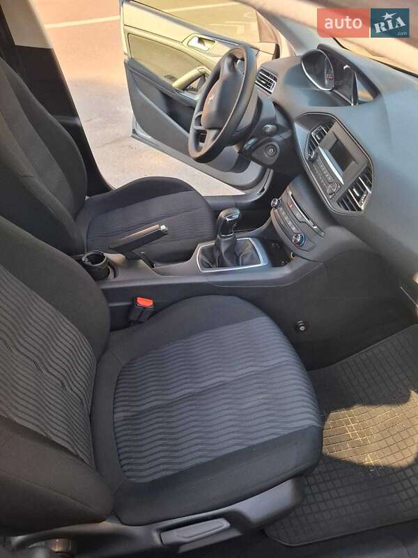 Хэтчбек Peugeot 308 2015 в Киеве