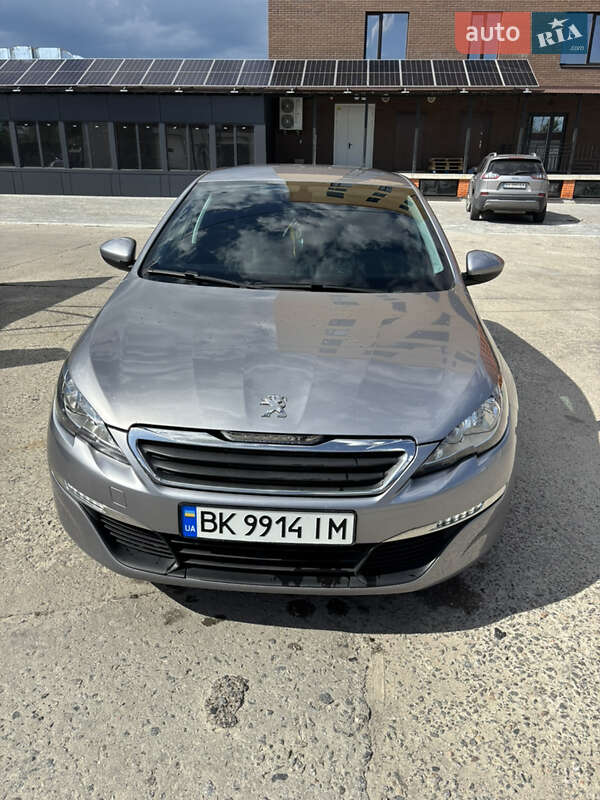 Универсал Peugeot 308 2015 в Остроге