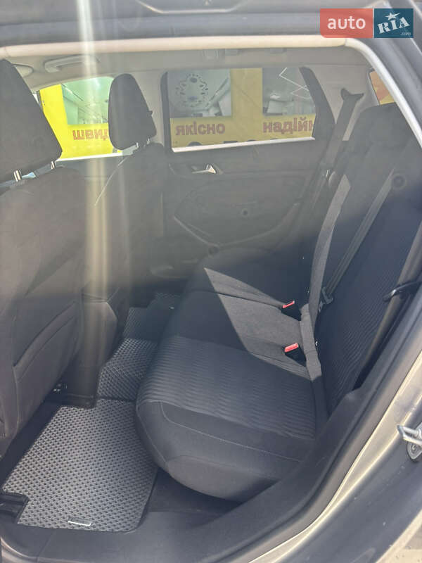 Универсал Peugeot 308 2015 в Остроге