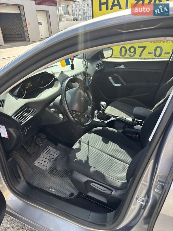 Универсал Peugeot 308 2015 в Остроге