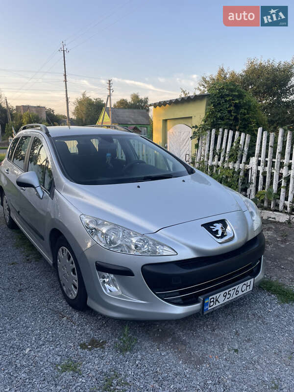 Універсал Peugeot 308 2010 в Млиніві