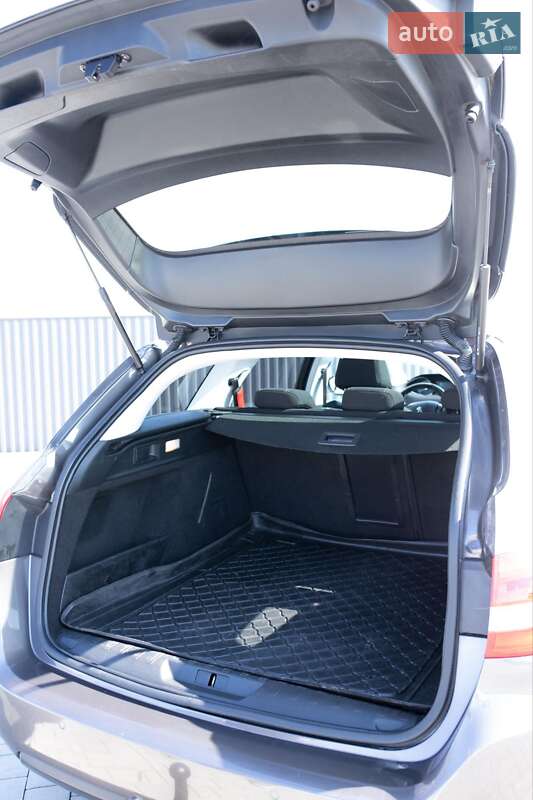 Универсал Peugeot 308 2015 в Брошневе-Осаде