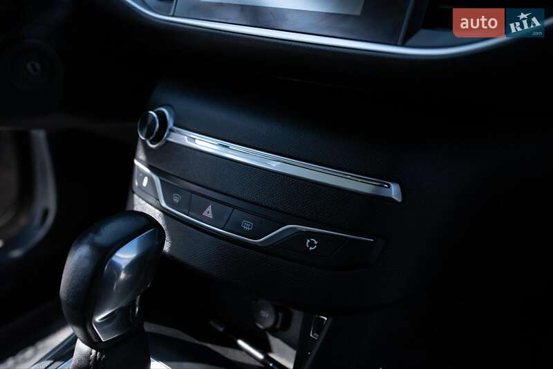 Универсал Peugeot 308 2015 в Брошневе-Осаде