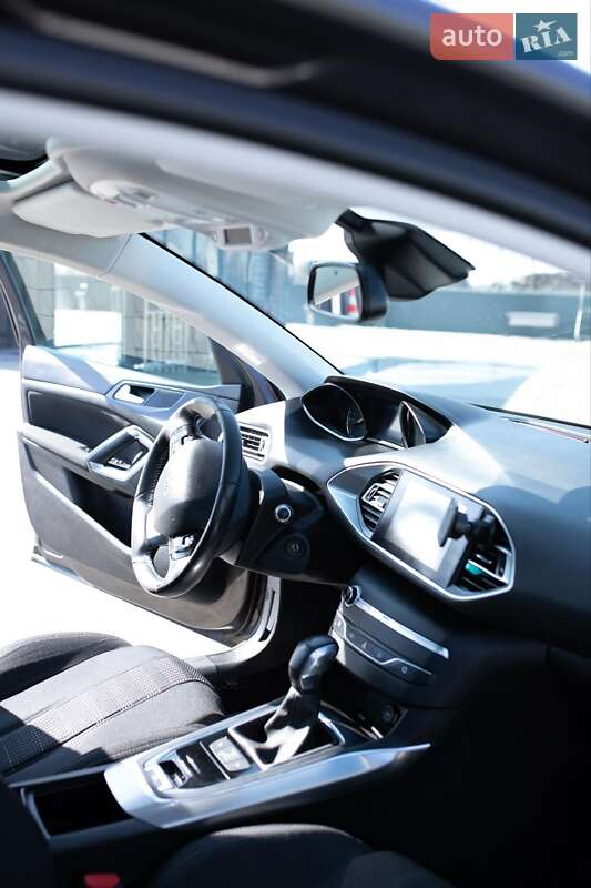 Универсал Peugeot 308 2015 в Брошневе-Осаде