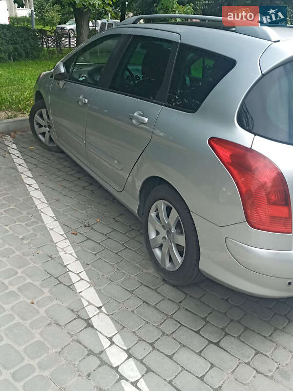 Універсал Peugeot 308 2012 в Новояворівську