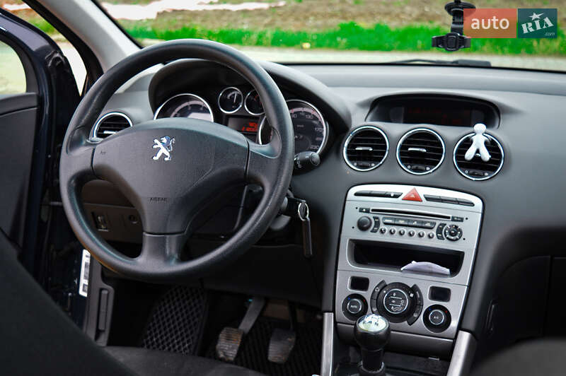 Хетчбек Peugeot 308 2010 в Чернівцях