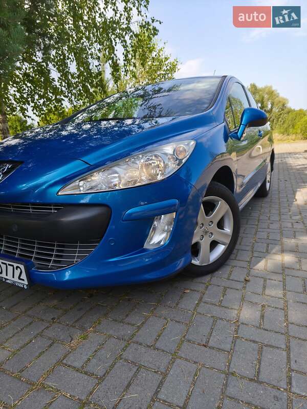 Хетчбек Peugeot 308 2008 в Дрогобичі