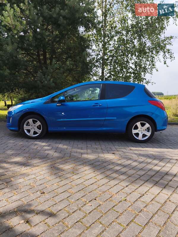 Хетчбек Peugeot 308 2008 в Дрогобичі