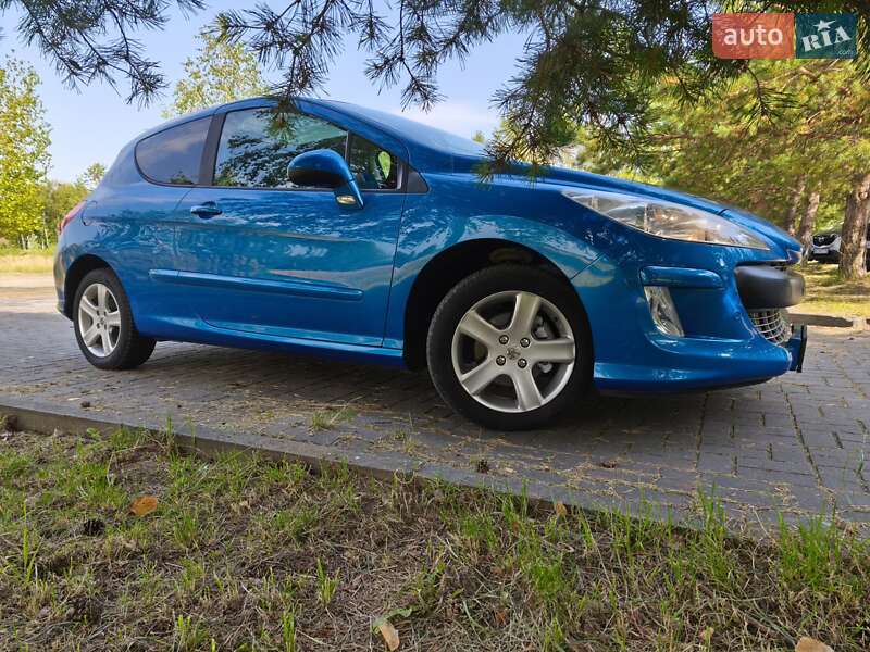 Хетчбек Peugeot 308 2008 в Дрогобичі
