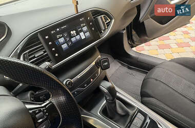 Універсал Peugeot 308 2015 в Львові