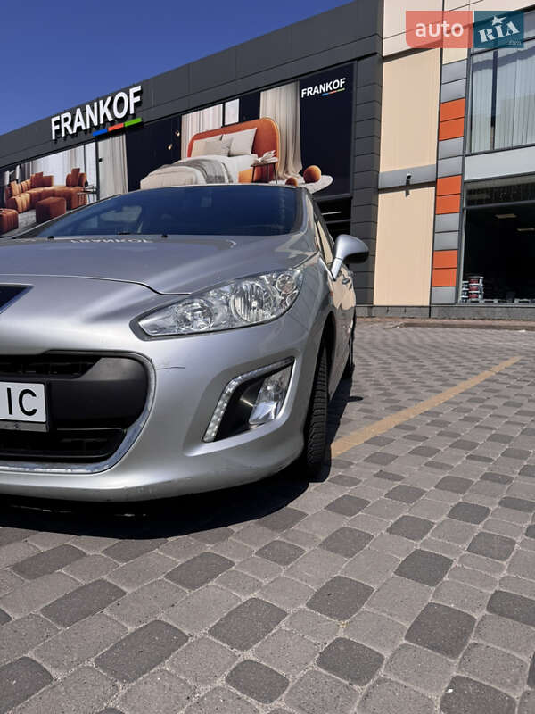 Хэтчбек Peugeot 308 2012 в Бориславе