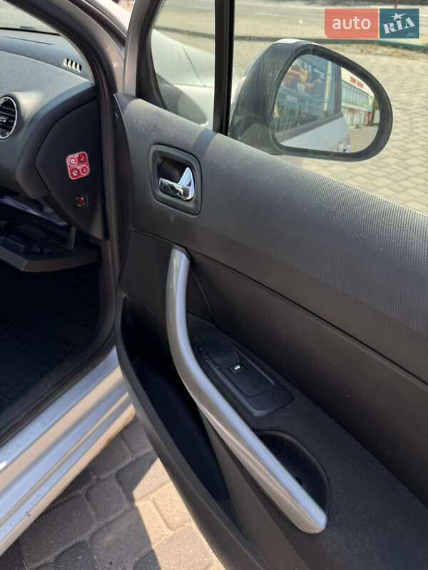 Хэтчбек Peugeot 308 2012 в Бориславе