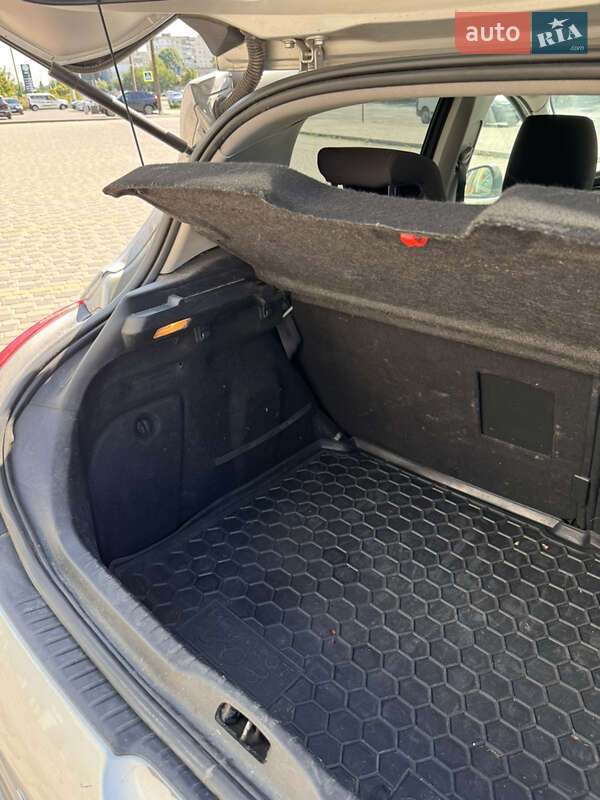 Хэтчбек Peugeot 308 2012 в Бориславе