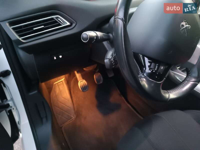 Універсал Peugeot 308 2014 в Чернігові