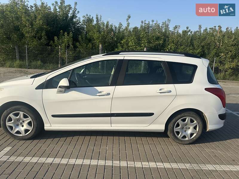 Универсал Peugeot 308 2010 в Дубно