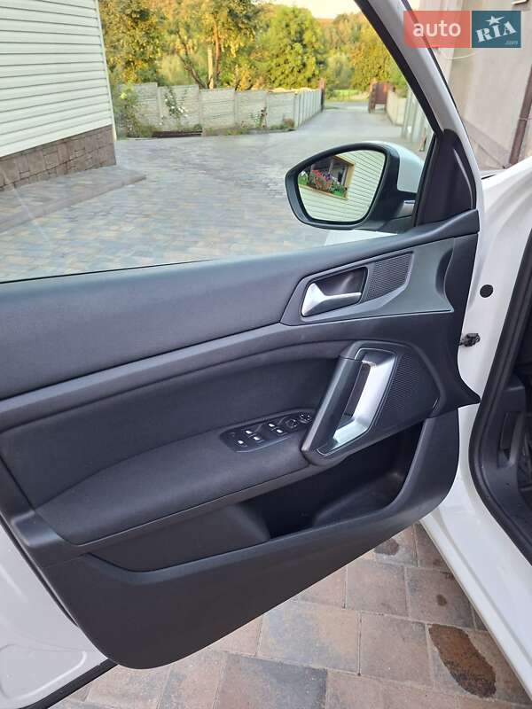 Универсал Peugeot 308 2015 в Дубно