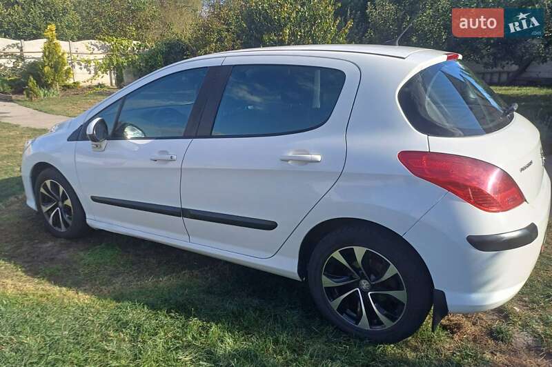 Хэтчбек Peugeot 308 2010 в Киеве