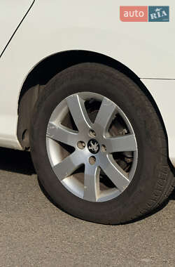 Хэтчбек Peugeot 308 2012 в Кривом Роге