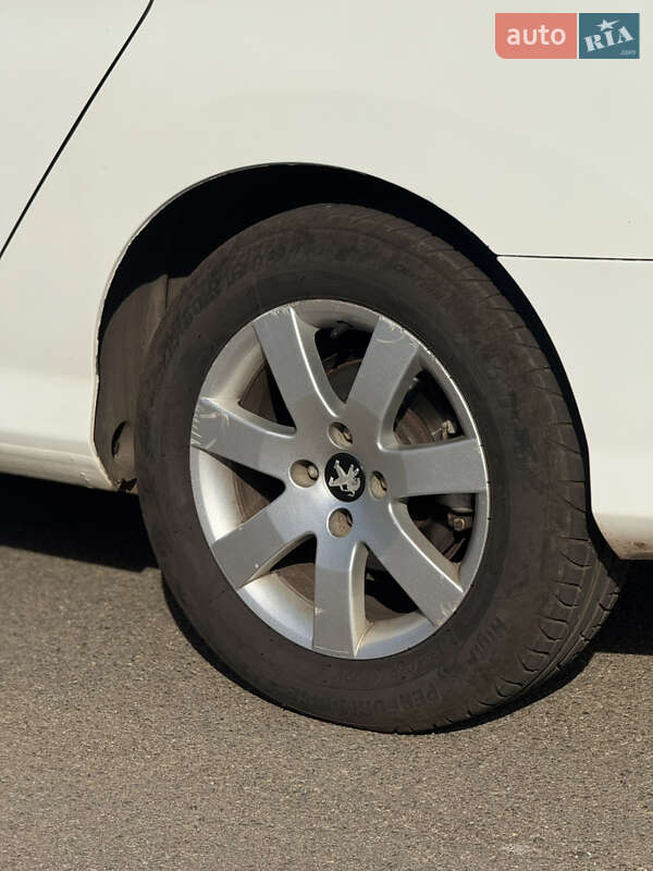 Хэтчбек Peugeot 308 2012 в Кривом Роге