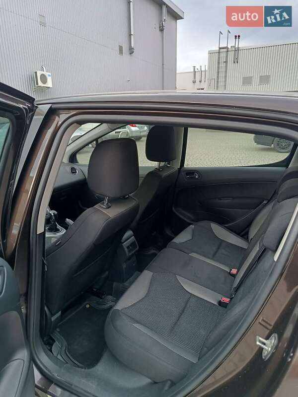 Хэтчбек Peugeot 308 2012 в Днепре