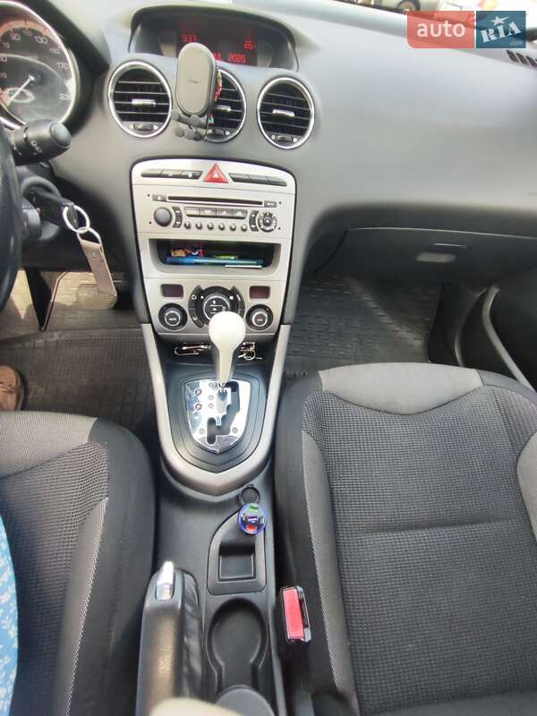 Хэтчбек Peugeot 308 2011 в Киеве