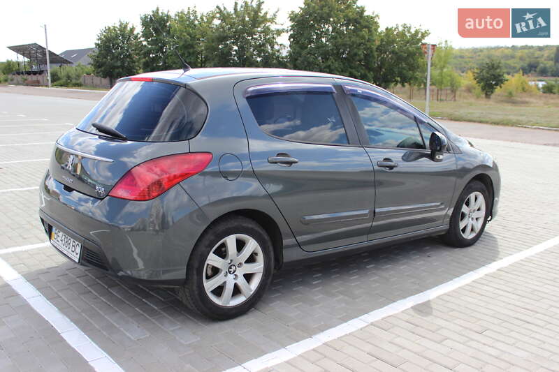 Хетчбек Peugeot 308 2012 в Смоліному