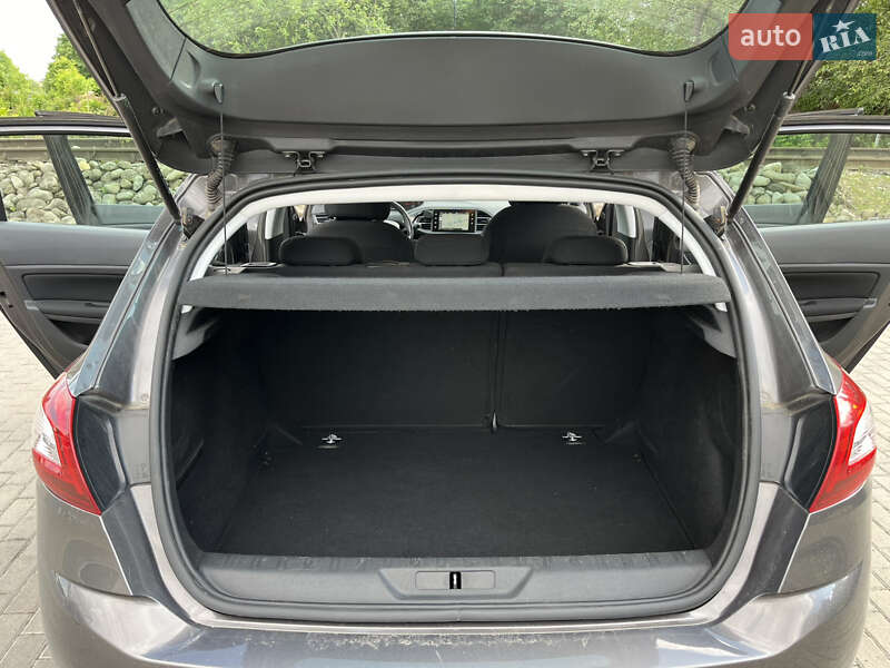 Хэтчбек Peugeot 308 2016 в Ивано-Франковске