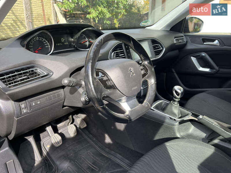 Хэтчбек Peugeot 308 2016 в Ивано-Франковске