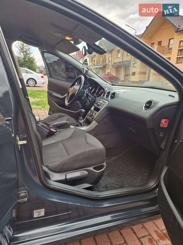 Хетчбек Peugeot 308 2011 в Стрию