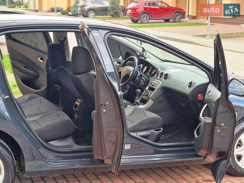 Хетчбек Peugeot 308 2011 в Стрию