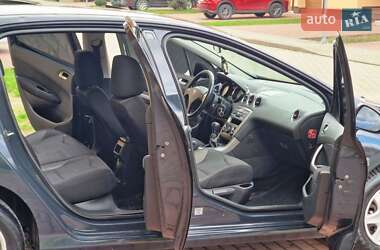 Хэтчбек Peugeot 308 2011 в 