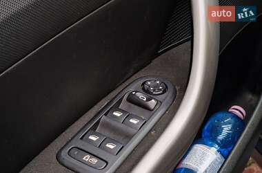 Хэтчбек Peugeot 308 2011 в 