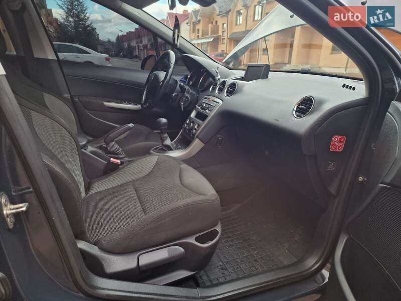 Хетчбек Peugeot 308 2011 в Стрию