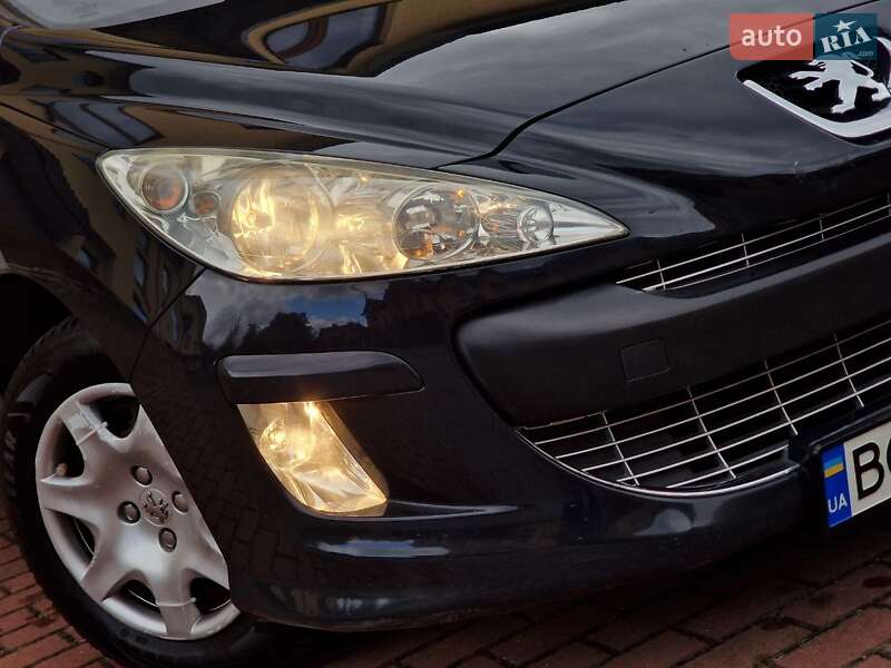 Хетчбек Peugeot 308 2011 в Стрию